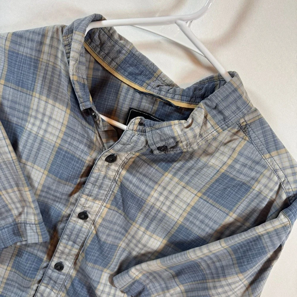 The North Face Mens XL Blue Tan Plaid Nylon Short Sleeve Button Up Hiking Shirt